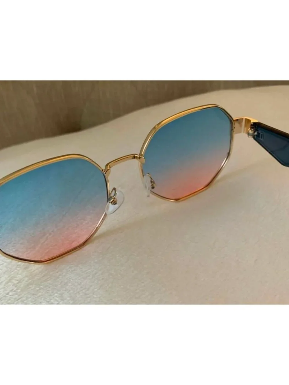 Unisex Vintage Style Octagonal Gold Frame Sunglasses W/ Blue-Pink Gradient Lens